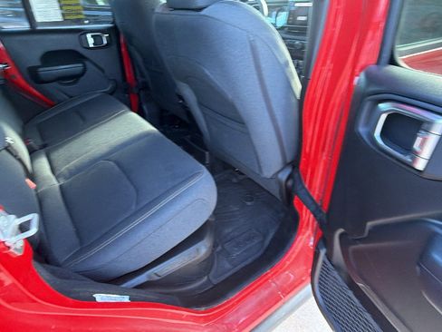Used 2025 Jeep Wrangler Willys image 21