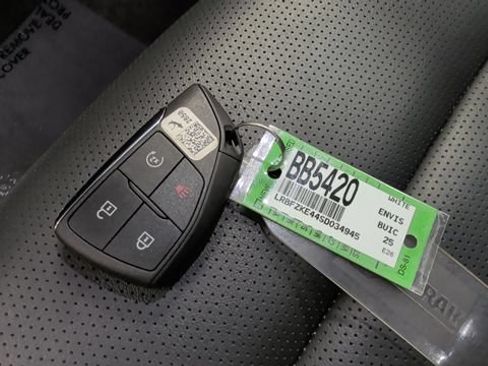 Used 2025 Buick Envision Preferred AWD/4WD image 30