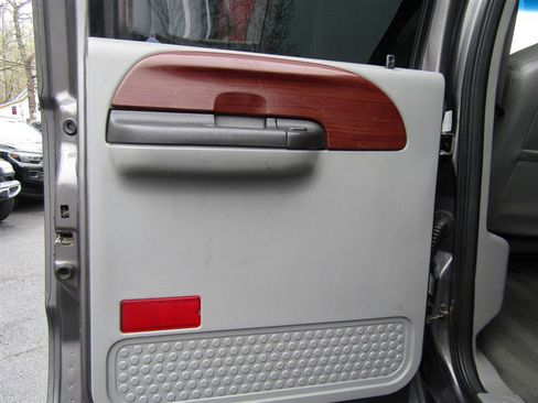 Used 2005 Ford F250 Lariat image 24