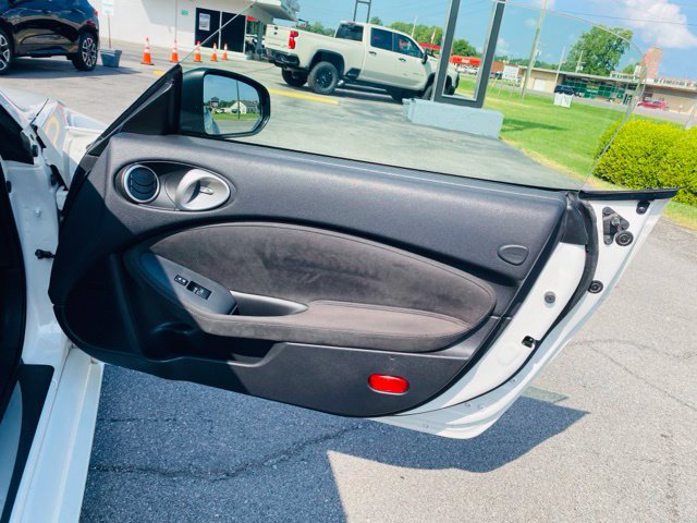 Used 2018 Nissan 370Z Touring Sport RWD image 9