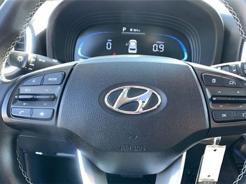 Used 2023 Hyundai Venue SEL image 16