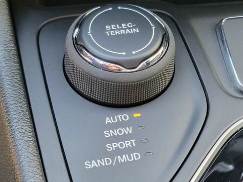 Certified 2023 Jeep Cherokee Altitude Lux AWD/4WD image 7