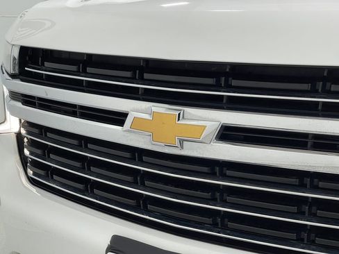 Used 2021 Chevrolet Suburban LT image 40