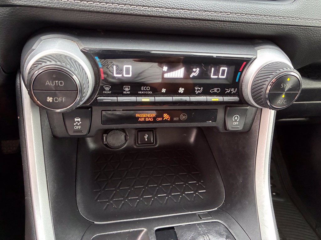 Used 2021 Toyota RAV4 XLE FWD image 36