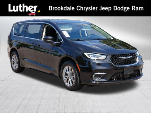 Used 2023 Chrysler Pacifica Touring-L AWD/4WD image 1