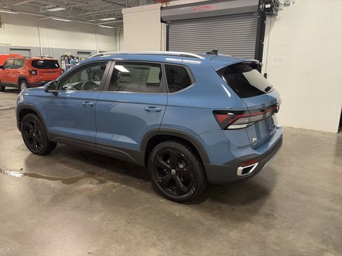 New 2026 Volkswagen Taos SEL image 5