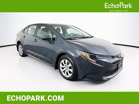 Used 2025 Toyota Corolla LE image 1