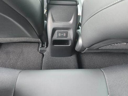 Used 2024 Hyundai Venue Limited FWD image 26