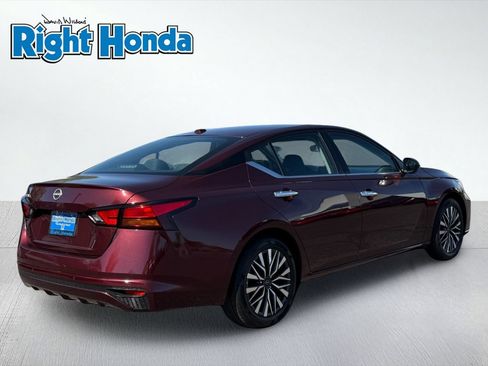 Used 2025 Nissan Altima 2.5 SV FWD image 8