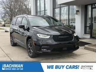 New 2026 Chrysler Pacifica Limited video 1