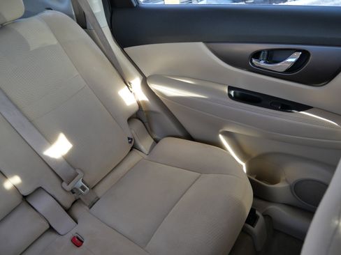 Used 2015 Nissan Rogue S image 14