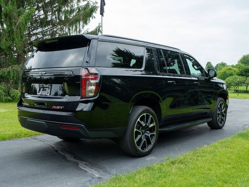 Used 2023 Chevrolet Suburban RST w/ Luxury Package AWD/4WD image 3