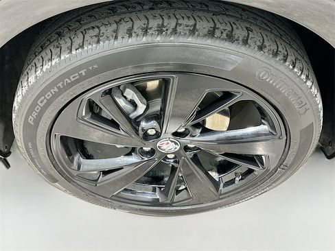 Used 2022 Buick Envision Essence w/ Technology Package I image 32