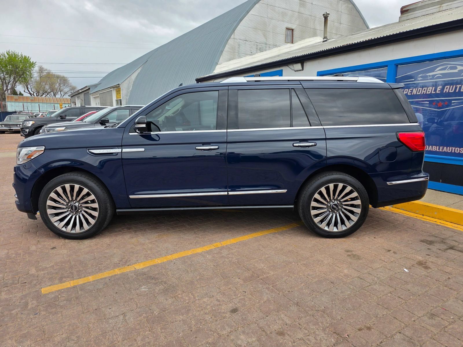 Used 2018 Lincoln Navigator Reserve w/ Technology Package AWD/4WD image 8