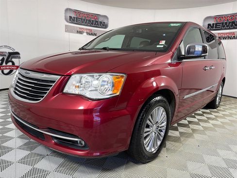 Used 2016 Chrysler Town & Country Touring-L image 8