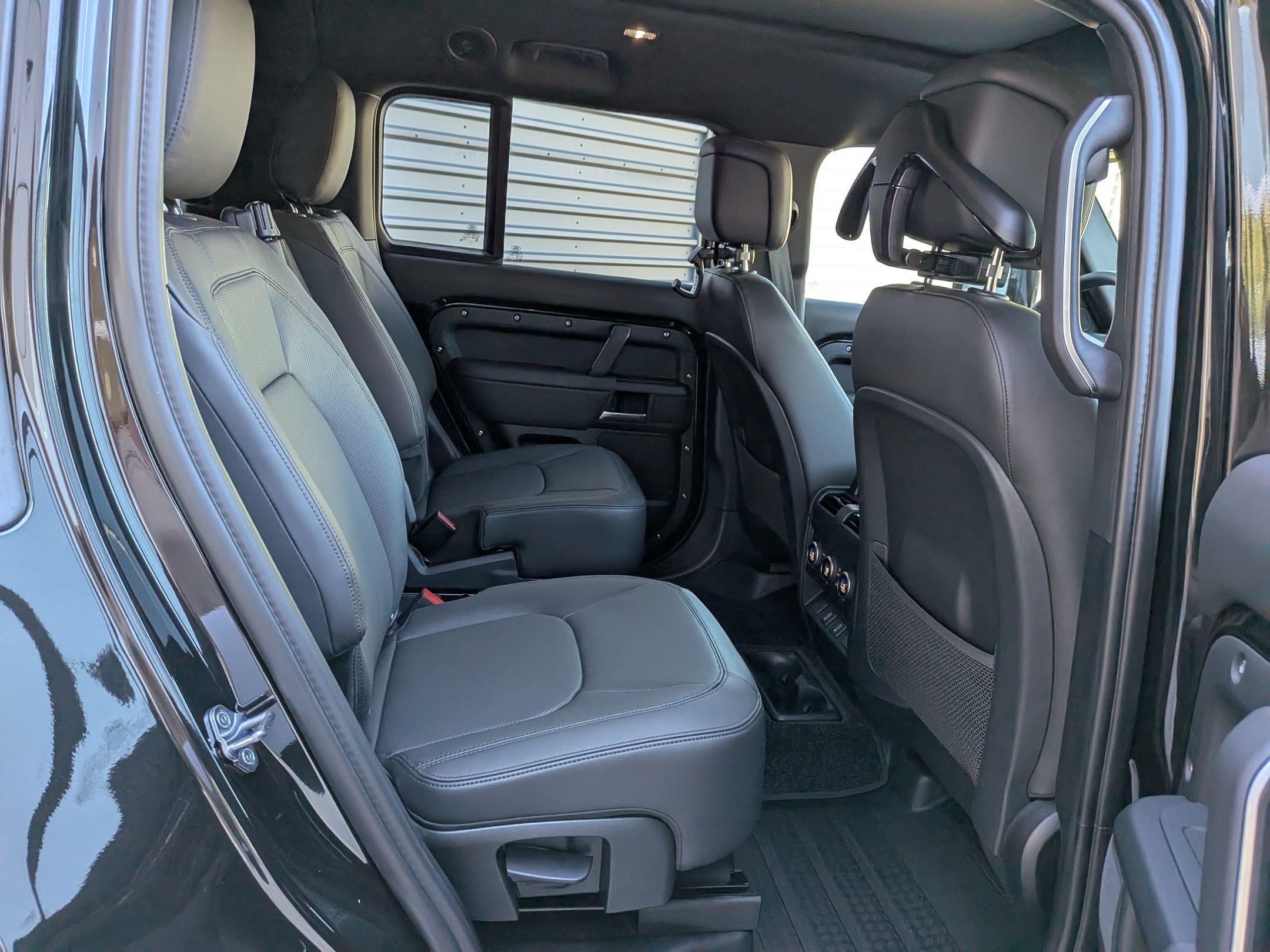 New 2026 Land Rover Defender 130 X-Dynamic SE AWD/4WD image 30