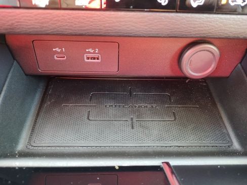 Used 2023 Mitsubishi Outlander ES image 27