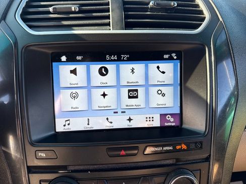 Used 2017 Ford Explorer XLT w/ Equipment Group 202A AWD/4WD image 32