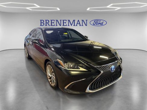 Used 2020 Lexus ES 300h w/ Luxury Package FWD image 3