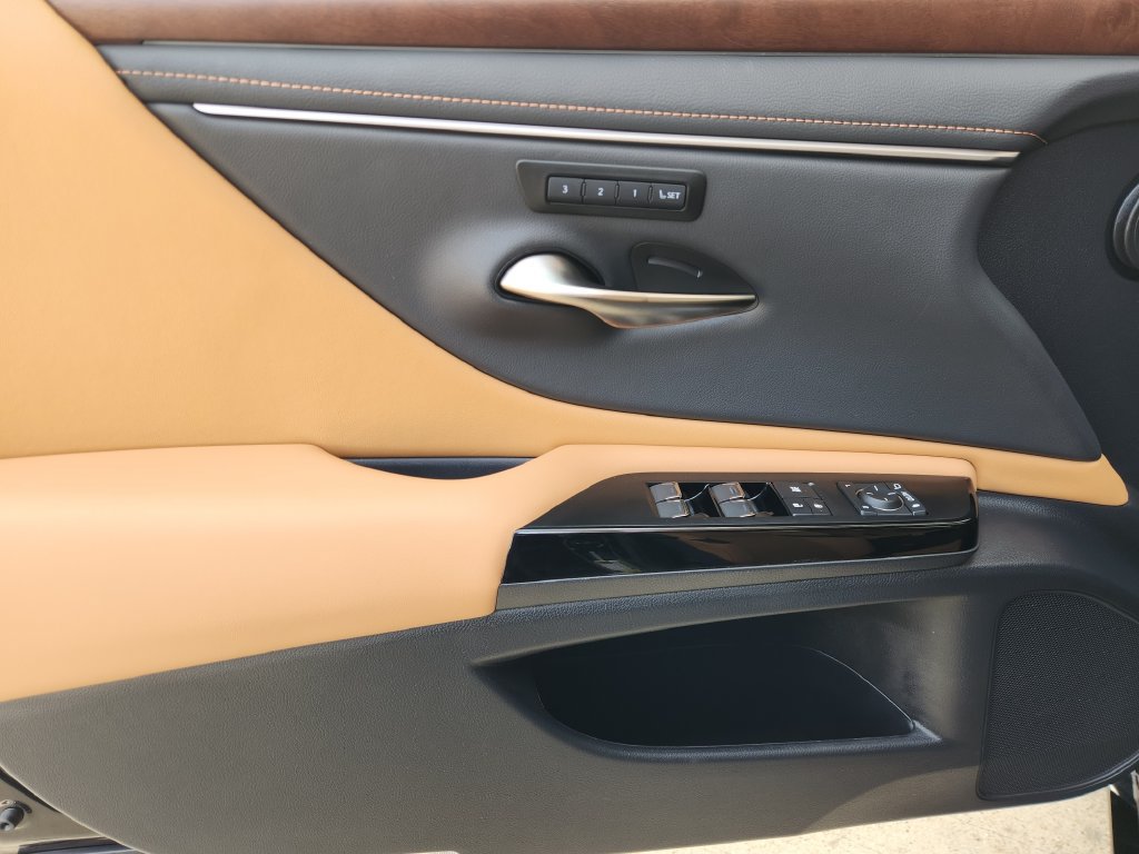 Used 2025 Lexus ES 350 w/ Premium Package FWD image 22