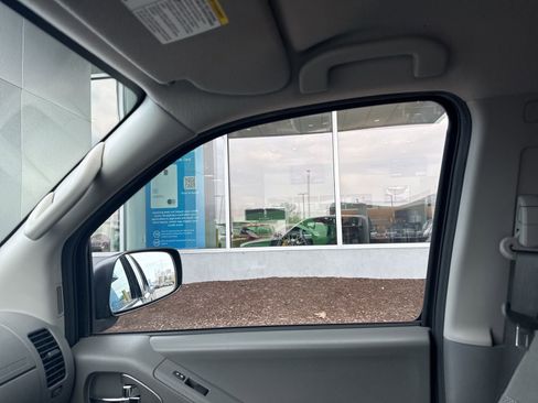 Used 2019 Nissan Frontier SV image 26