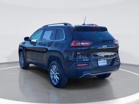Used 2018 Jeep Cherokee Limited image 4