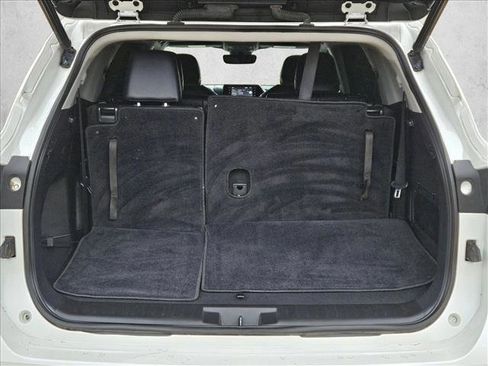 Used 2021 Toyota Highlander XLE image 6