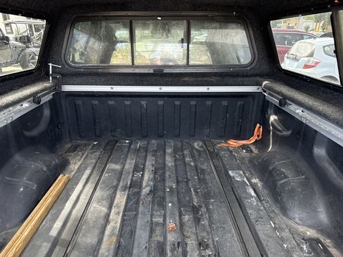 Used 2004 Nissan Titan SE image 25