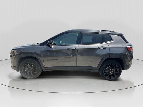 Used 2023 Jeep Compass Latitude w/ Sun and Sound Group AWD/4WD image 4