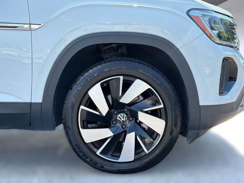 Used 2024 Volkswagen Atlas Cross Sport SE FWD image 12