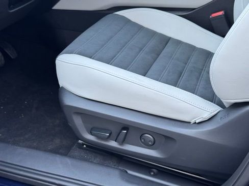 New 2025 Mitsubishi Outlander SE image 19