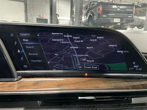 Used 2024 Cadillac Escalade Premium Luxury Platinum image 18