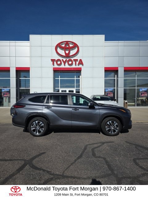 Used 2023 Toyota Highlander XLE AWD/4WD image 6