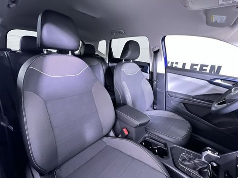 Used 2024 Volkswagen Taos SE image 29