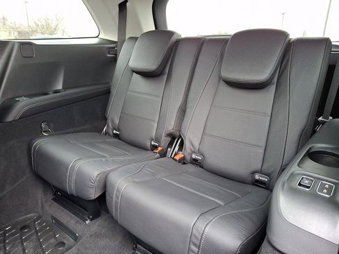 Used 2026 Mercedes-Benz GLS 450 4MATIC image 12