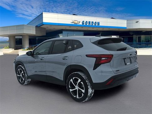 Used 2024 Chevrolet Trax RS w/ Driver Confidence Package image 7