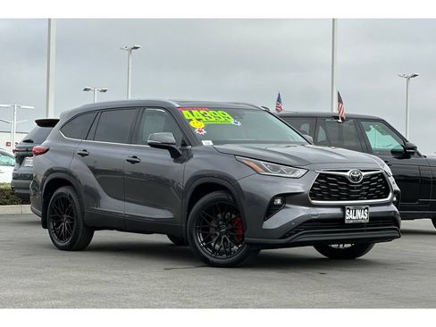 Used 2021 Toyota Highlander Limited AWD/4WD image 2