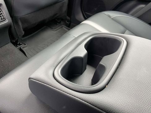 Used 2025 Toyota Camry SE image 12