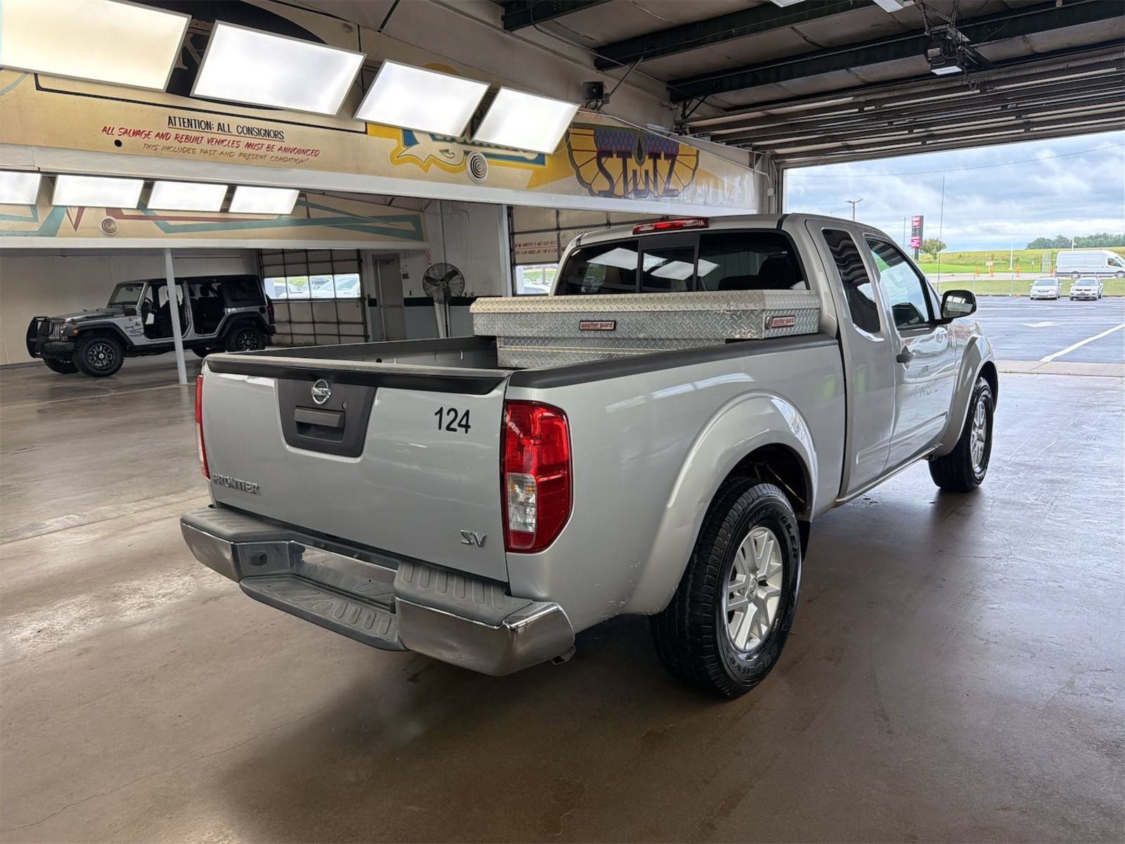 Used 2014 Nissan Frontier SV RWD image 3