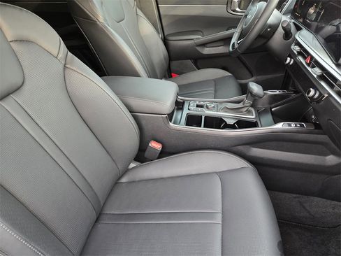 New 2025 Kia Sorento S image 12