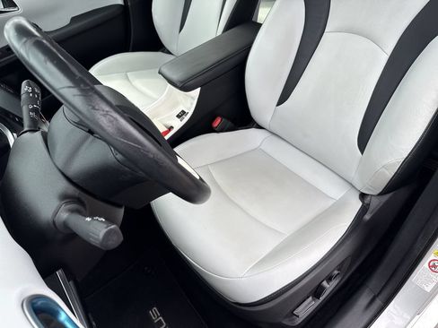 Used 2018 Toyota Prius Four w/ Advanced Technology Package FWD image 11