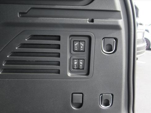 New 2026 Chevrolet Traverse RS image 38