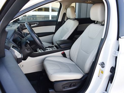 Used 2024 Ford Edge Titanium w/ Titanium Elite Package image 5