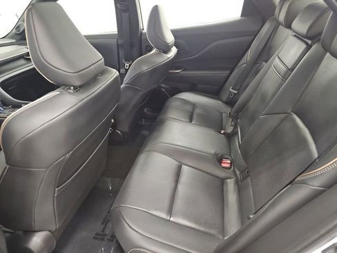 Used 2025 Toyota Crown AWD/4WD image 30