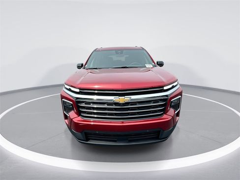 New 2025 Chevrolet Traverse LT w/ Enhanced Driving Package image 3