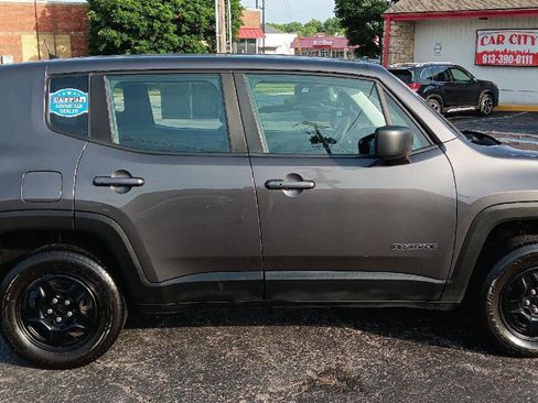 Used 2019 Jeep Renegade Sport image 11