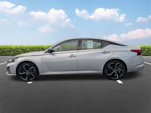 Used 2024 Nissan Altima 2.5 SR FWD image 8