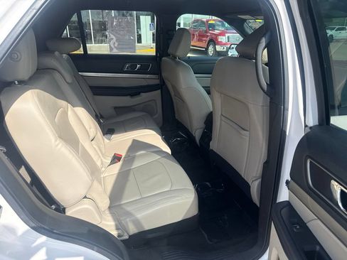 Used 2018 Ford Explorer XLT w/ Equipment Group 202A AWD/4WD image 10