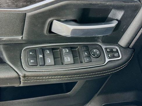 Used 2024 RAM 2500 Big Horn w/ Sport Appearance Package image 28