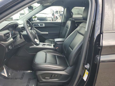 Used 2023 Ford Explorer XLT w/ Equipment Group 202A image 11
